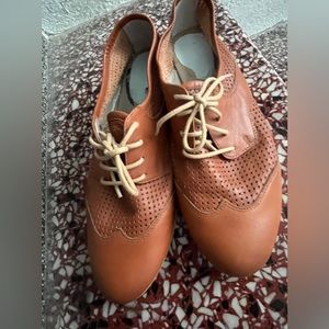 Cute Oxford shoes, good condition. Soft leather